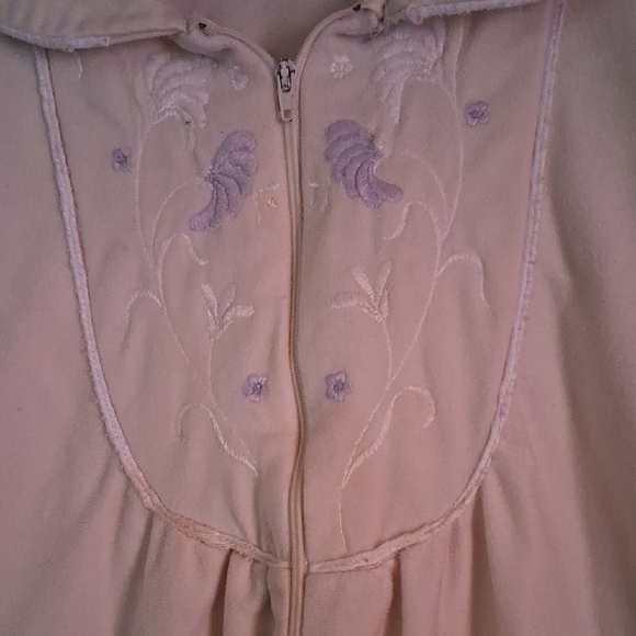 Apostrophe Cream Robe - Picture 2 of 4